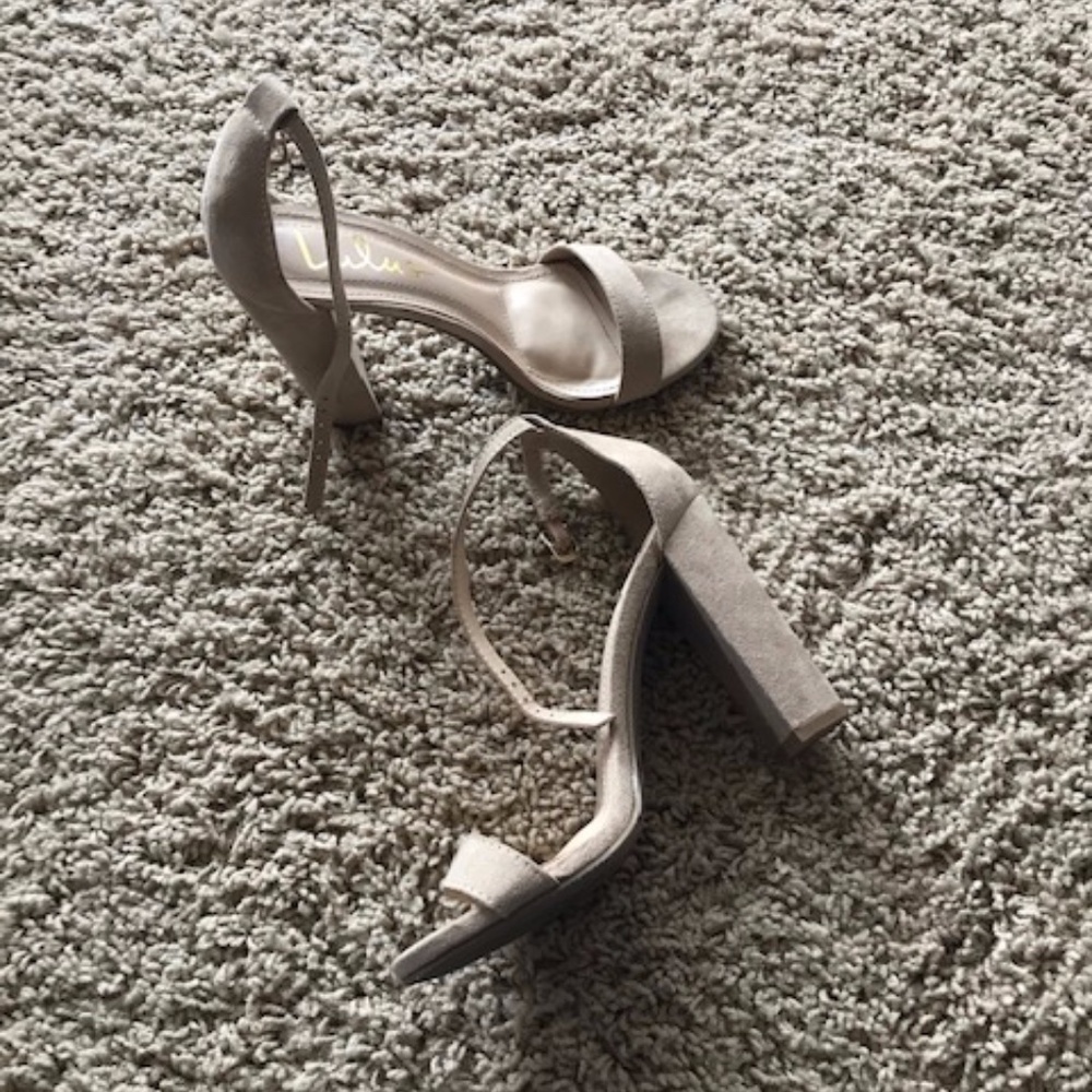 Lulu's Nude Ankle Strap Heels worn once size 5